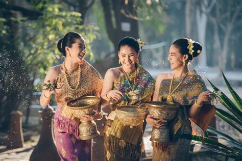  Anekdoternas Thailand: En Skissbok Av Kulturen Och Livet I Landet Leenden